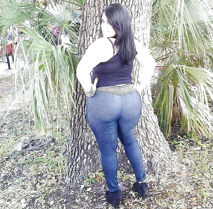 25P Girls in tight pants 10