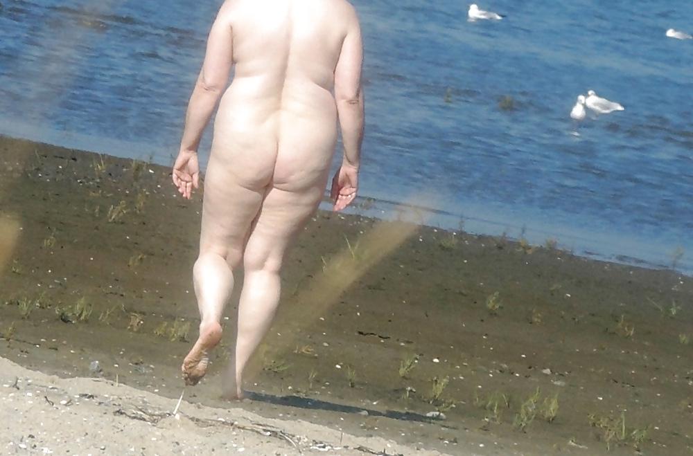 12P My whore naked on the beach yesterday