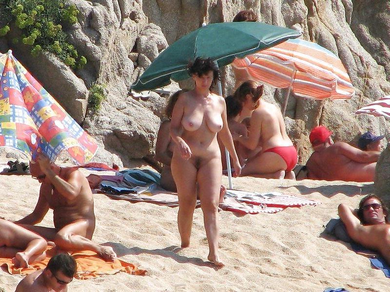 20P Naked beach 68.