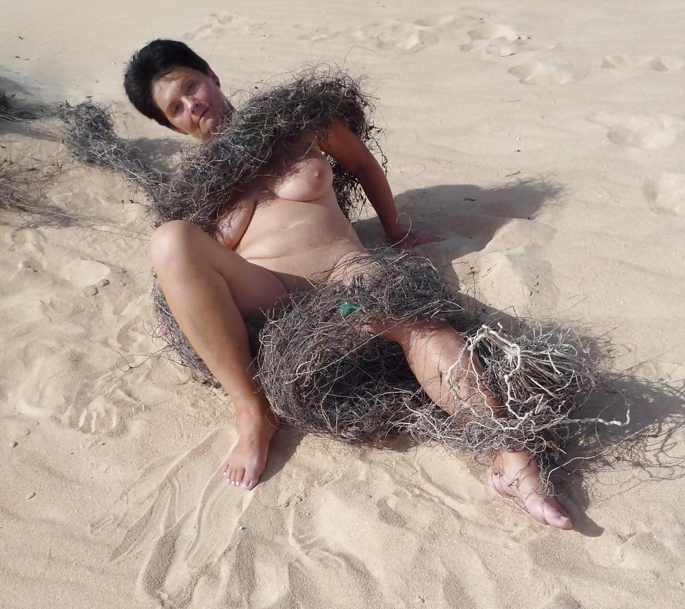 25P On the beach 12
