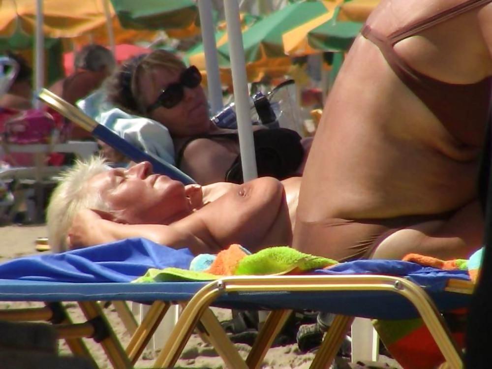 25P On the beach 12