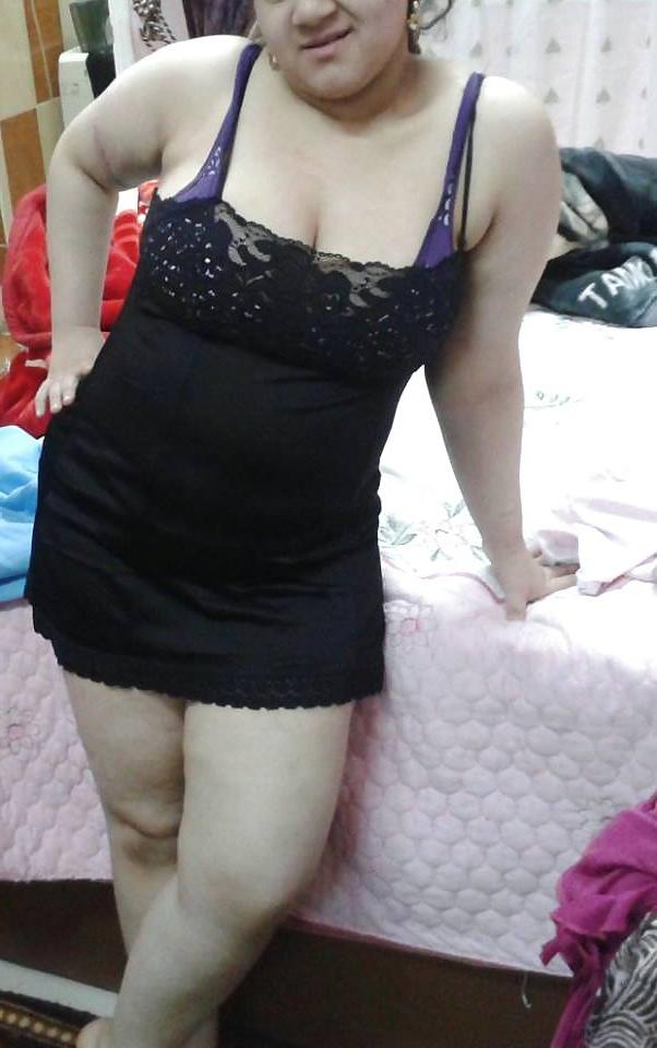 24P Arab woman