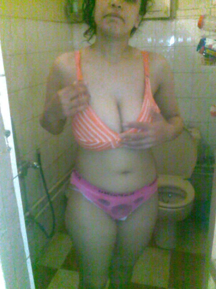 24P Arab woman