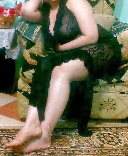 24P Arab woman