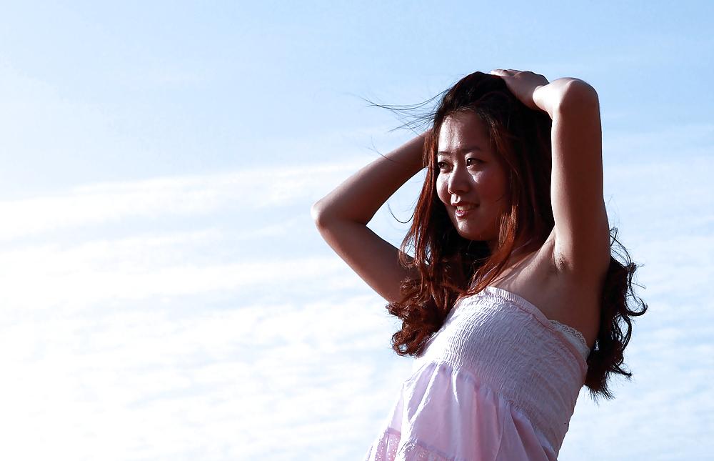 25P My visit to the beach (Beautiful Asians with Hairy Armpits)