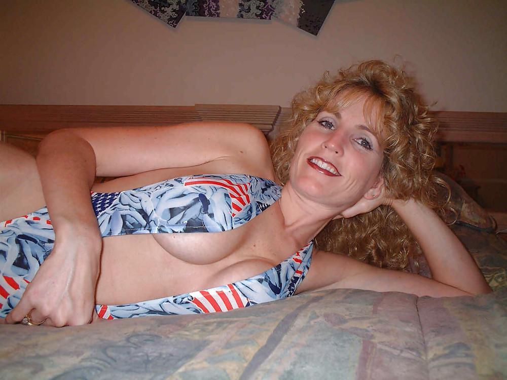 25P Super-duper MILF! (Curly Blonde, Big Boobs & Great Ass)