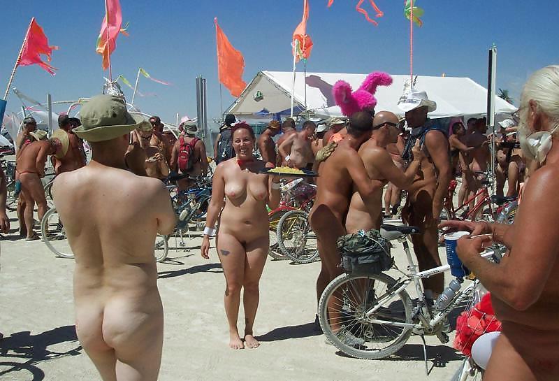 9P Moms and grandmas on the beach