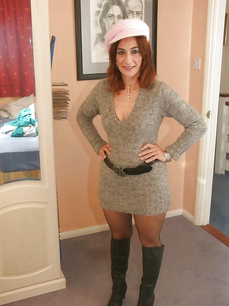 24P Sexy matures moms and bikini beach babes