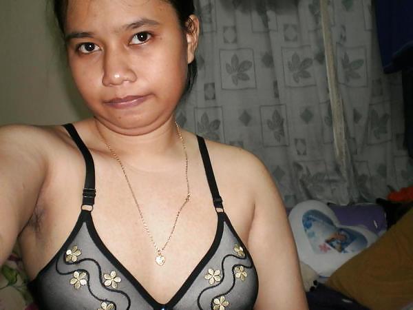 8P Malay MILF tits