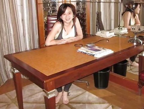 23P Pinay Chinese MILF With White Sexy Legs & Feet