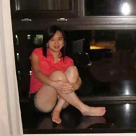 23P Pinay Chinese MILF With White Sexy Legs & Feet