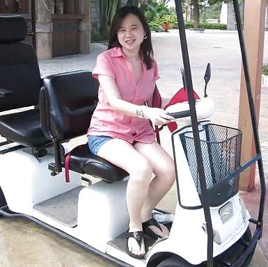 23P Pinay Chinese MILF With White Sexy Legs & Feet