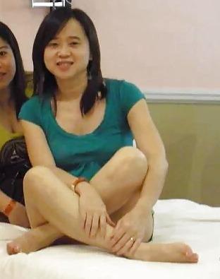23P Pinay Chinese MILF With White Sexy Legs & Feet
