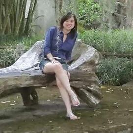 23P Pinay Chinese MILF With White Sexy Legs & Feet