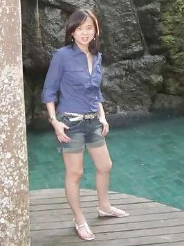 23P Pinay Chinese MILF With White Sexy Legs & Feet