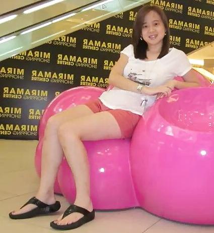 23P Pinay Chinese MILF With White Sexy Legs & Feet