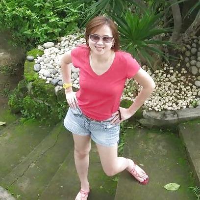 23P Pinay Chinese MILF With White Sexy Legs & Feet