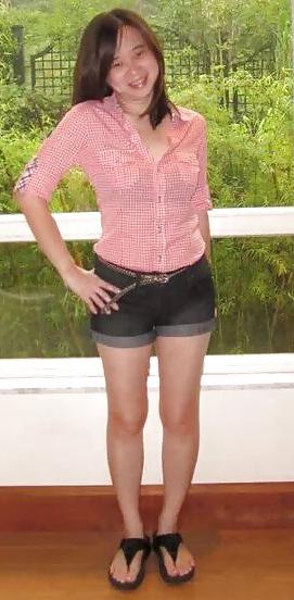 23P Pinay Chinese MILF With White Sexy Legs & Feet