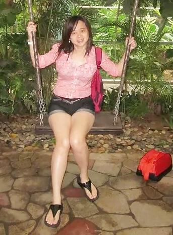 23P Pinay Chinese MILF With White Sexy Legs & Feet
