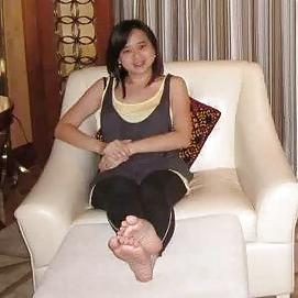 23P Pinay Chinese MILF With White Sexy Legs & Feet