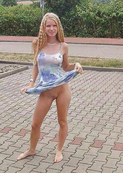 14P Sweet pussy flashing