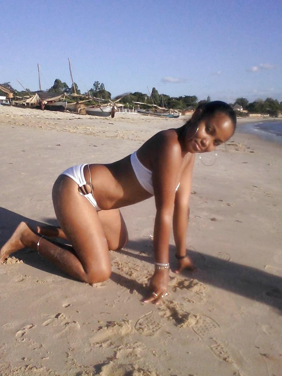 17P Madagascar :  on the beach