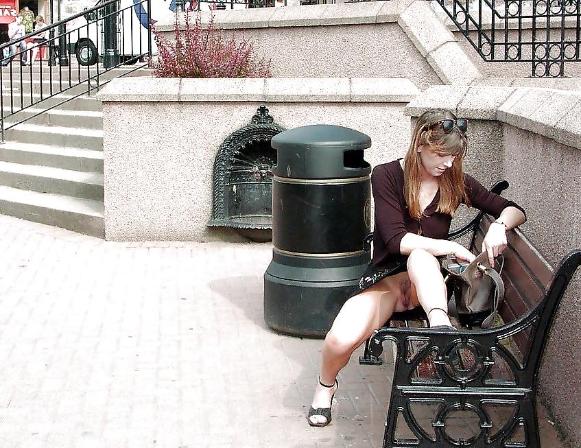 15P Upskirt No Pants 26
