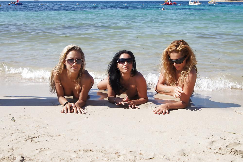 10P Topless beach fun
