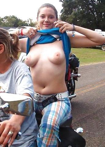 25P Boob flash 2