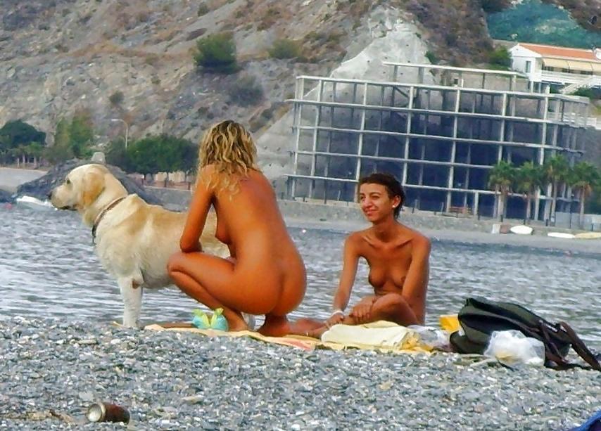 25P Real Nudists On The Beach