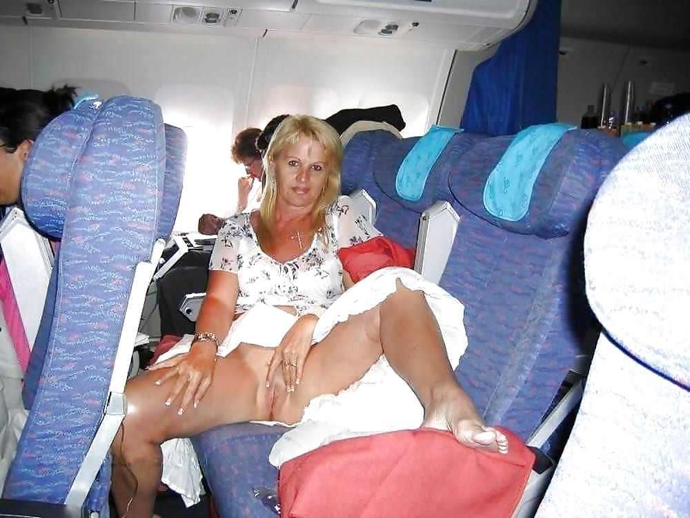 9P Pussies being flashed