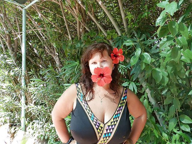 24P Busty Russian Woman 1642