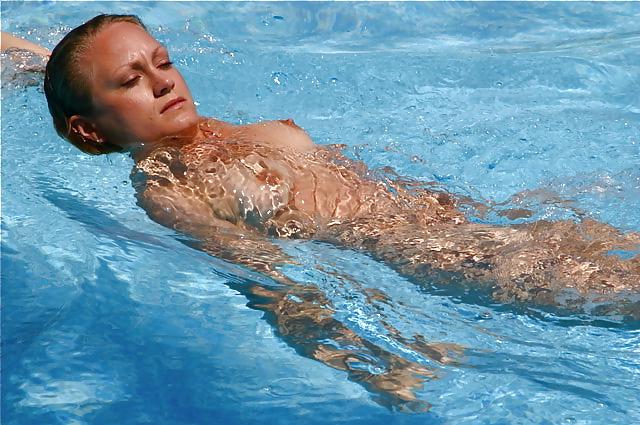 25P Favorite Beach Babes 8
