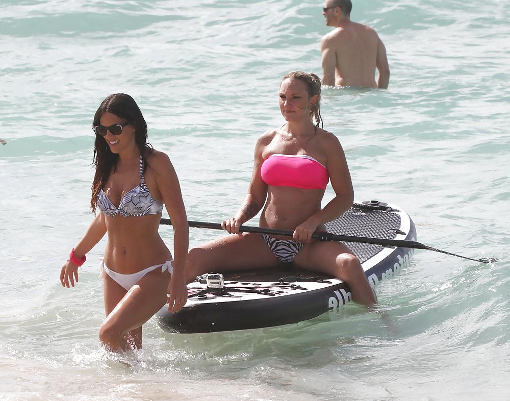 14P Hot Celeb Claudia Romani in Bikini on the Beach (sexy Ass)