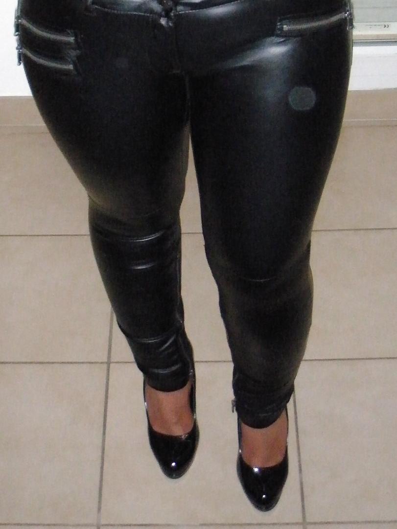9P Black Leather And High Heels