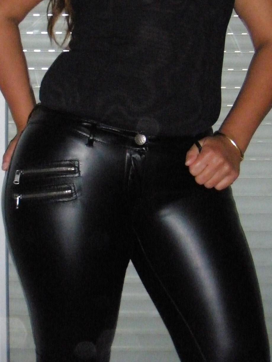 9P Black Leather And High Heels