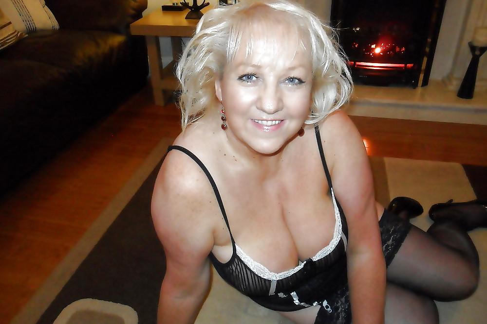 18P Lingerie mature woman 7