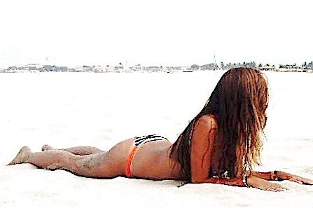 19P Italian ass teen bikini beach