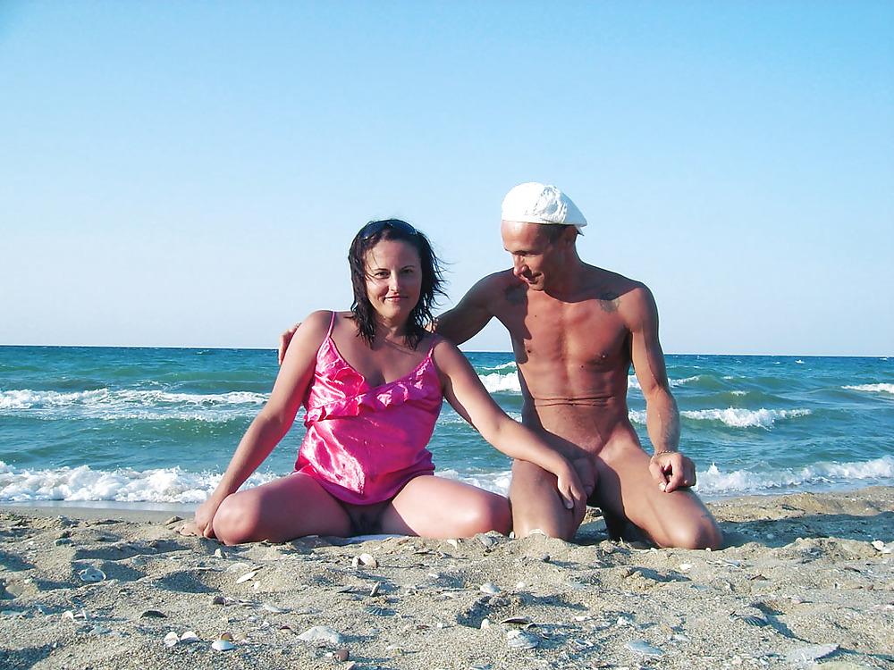 20P Naked beach 70.