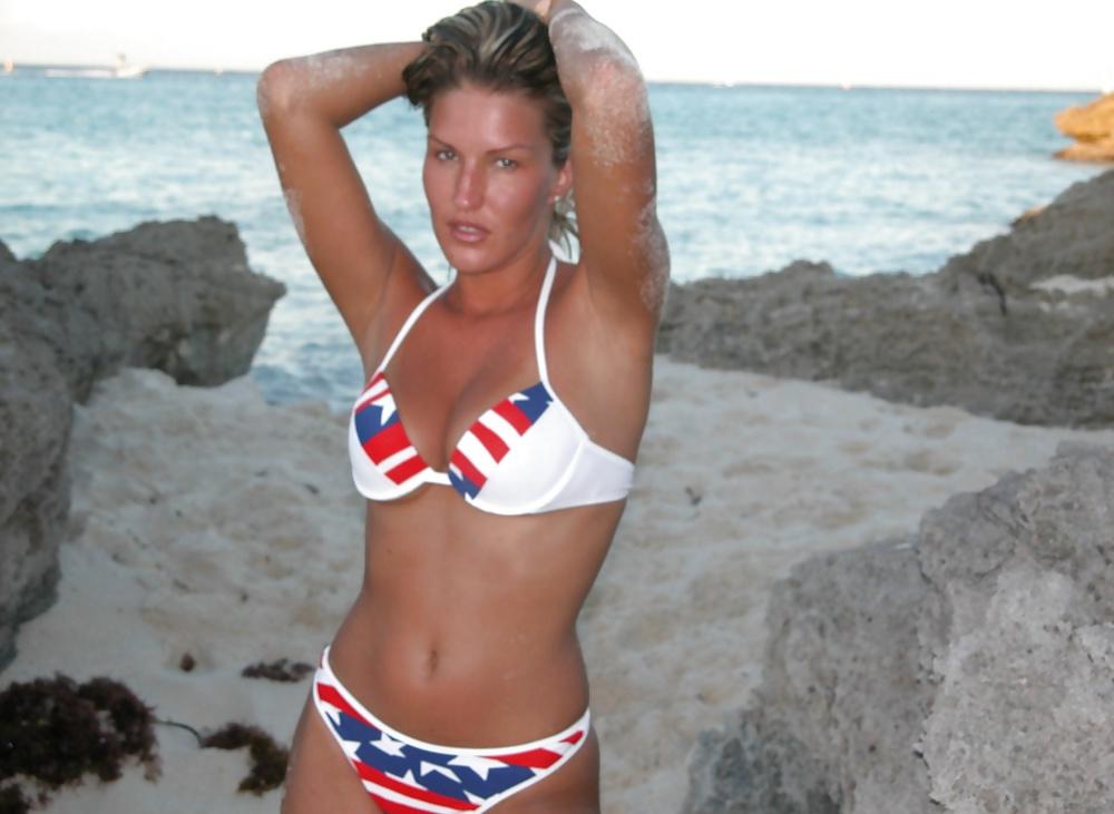 25P Lisa on the Beach