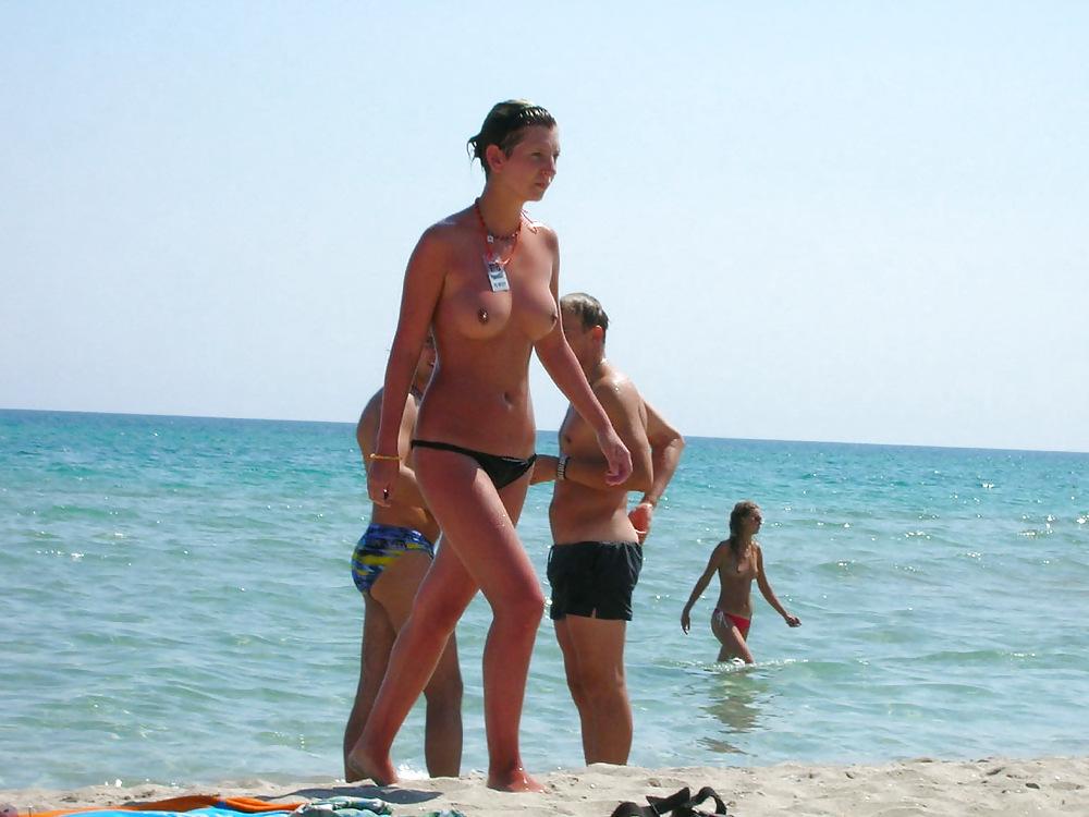 25P Cute Beach Girls - XV