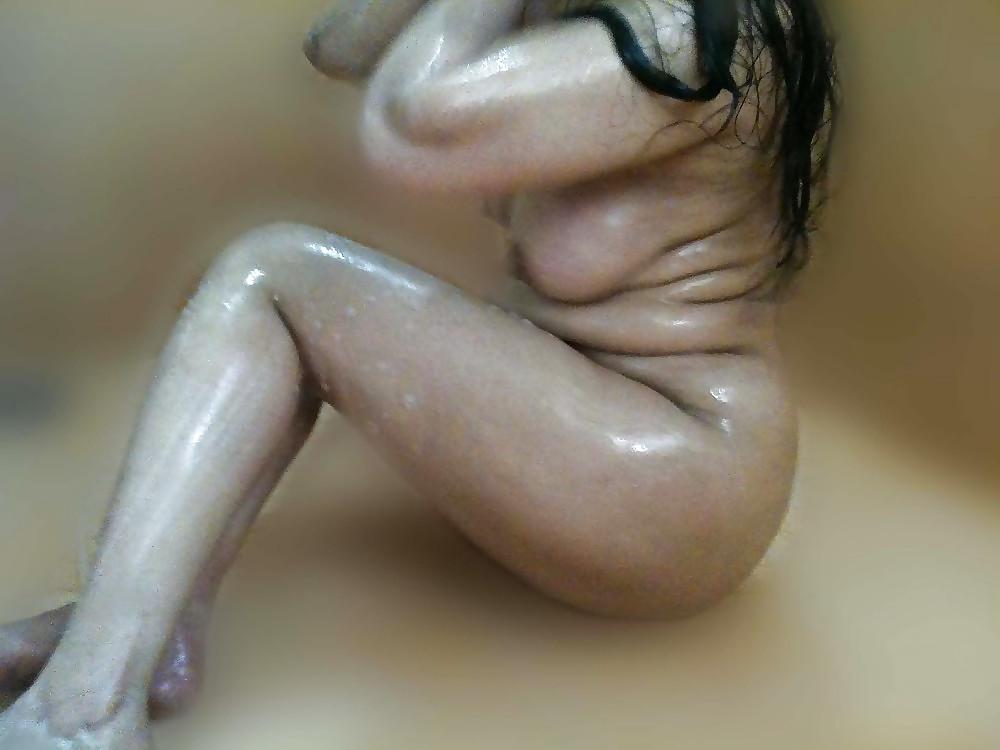 10P Indian Milf Bathing