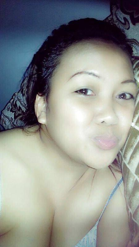 20P Filipina Milf Big Tits
