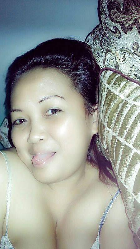 20P Filipina Milf Big Tits