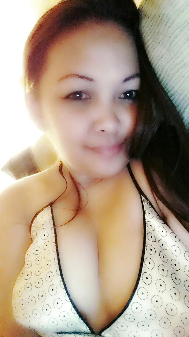 20P Filipina Milf Big Tits