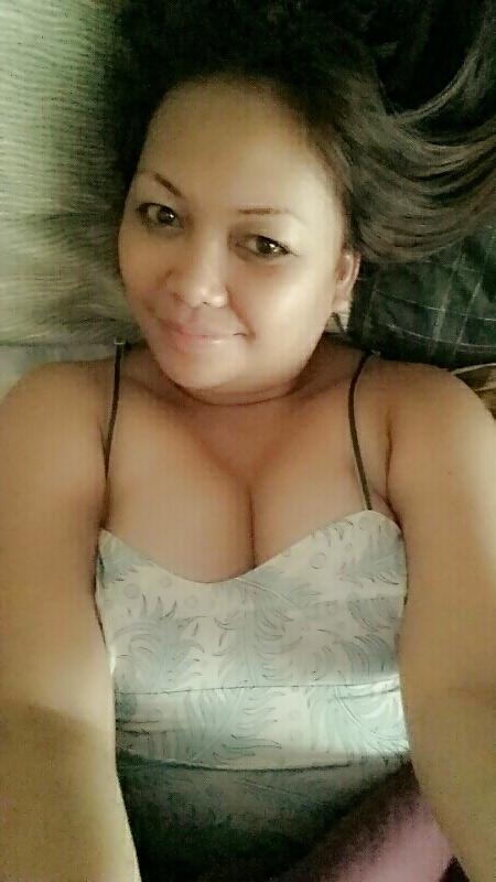 20P Filipina Milf Big Tits