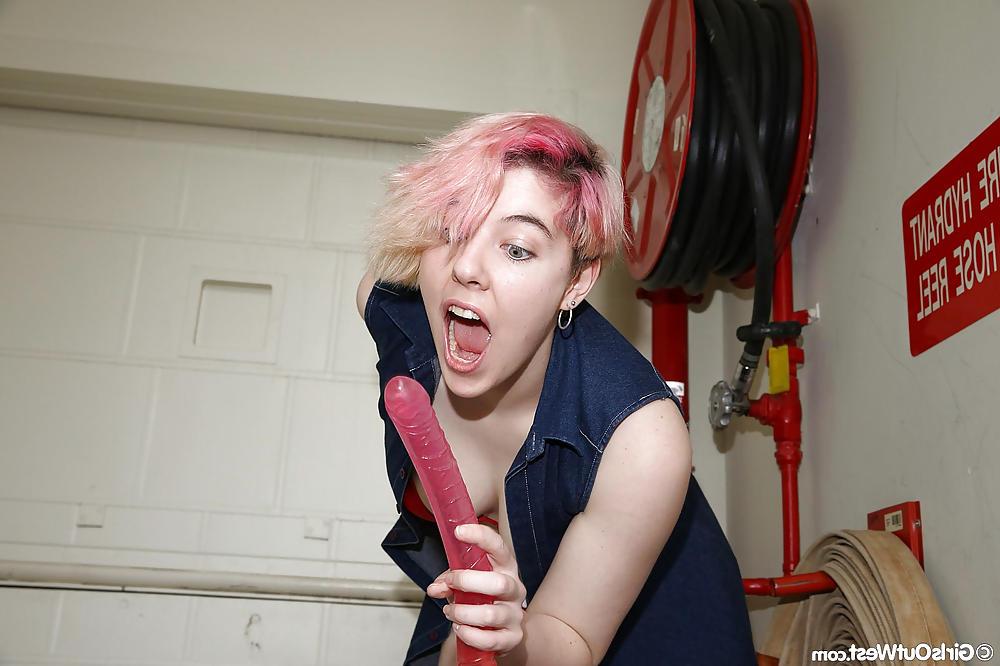 16P Long dildo in a hairy pussy