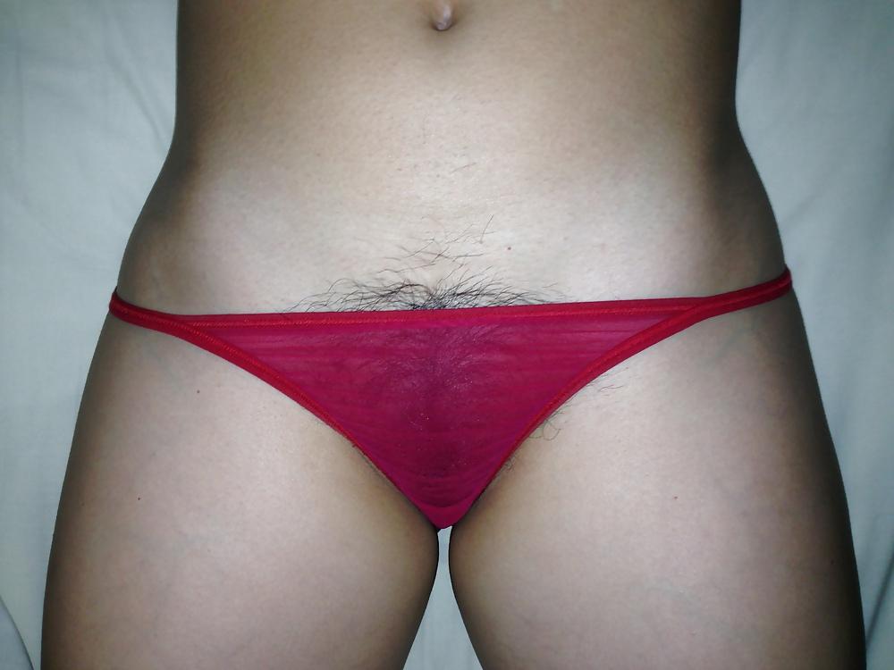 5P Real hairy pussy. 33 years old