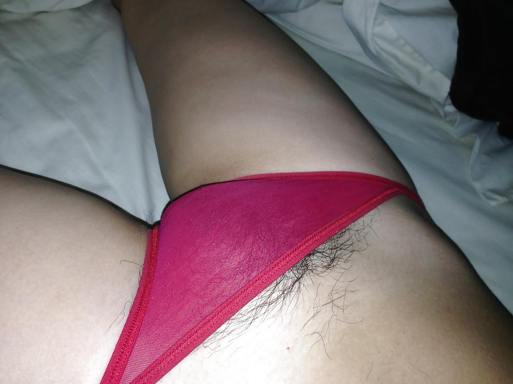 5P Real hairy pussy. 33 years old