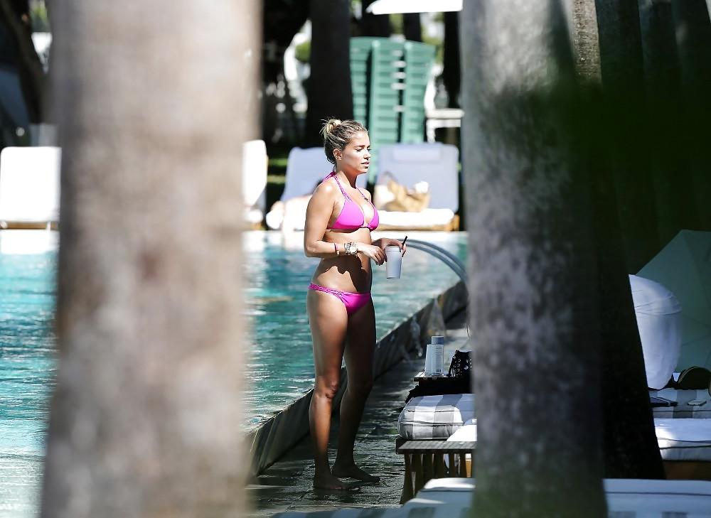 25P Beach Pics2 from Sylvie van der Vaart Miami October 2013